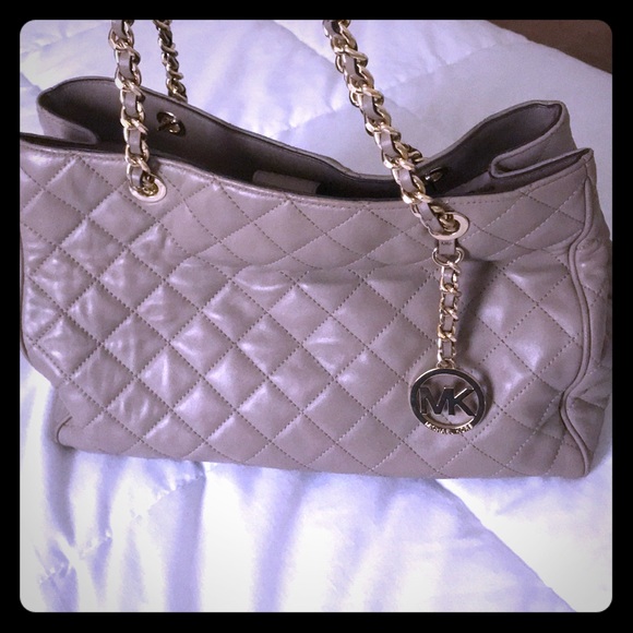 Micheal Kors Susan Quilted Leather Purse NWOT - Picture 3 of 6